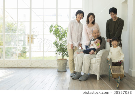 Three generation family 38557088