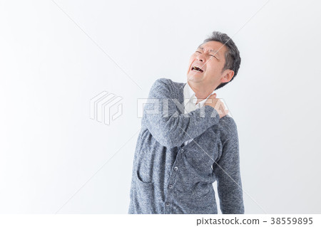 Senior man shoulder stiff 38559895