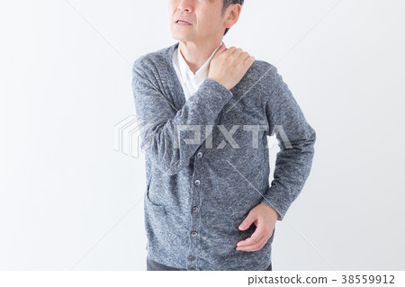 Senior man shoulder stiff 38559912