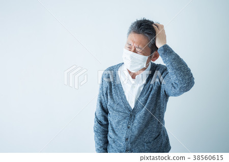Senior man headache Senior man headache 38560615