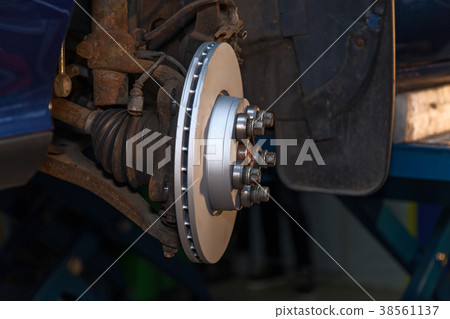 Disc brake in the car. 38561137