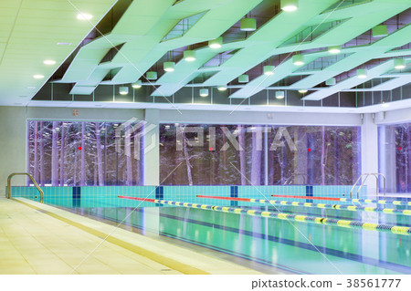 Lap pool with marked lanes. Empty swimming pool 38561777