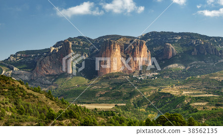 Whole Riglos Mallets, rocks and town Whole Riglos Mallets, rocks and town 38562135
