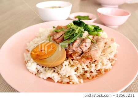 rice with pork leg 38563231