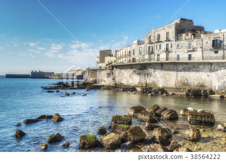 Ancient Ortygia island, Syracuse, Sicily, Italy. 38564222