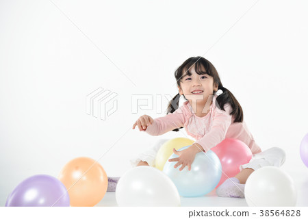 Balloons and children 38564828