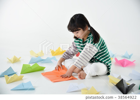 Paper Plane and Children 38564922
