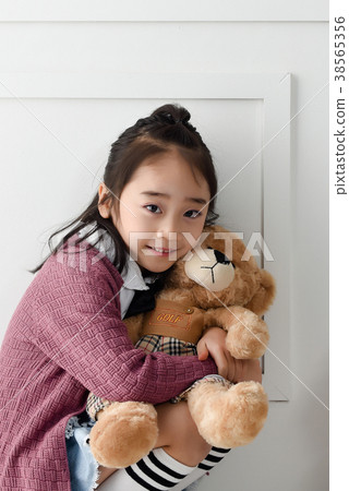 Dolls and children 38565356