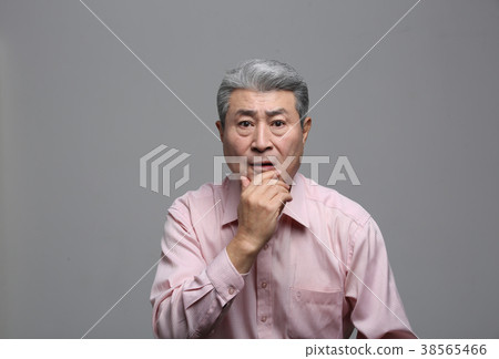 東方男性老人的面部表情 38565466