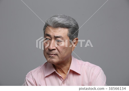 Facial expressions of oriental male elderly Facial expressions of oriental male elderly 38566134