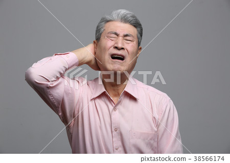 Facial expressions of oriental male elderly 38566174