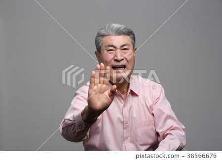 東方男性老年人的面部表情 38566676
