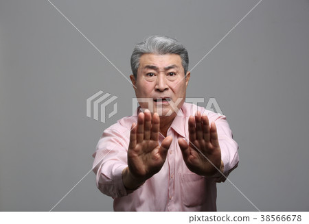 東方男性老年人的面部表情 38566678