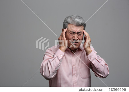Facial expressions of oriental male elderly 38566696