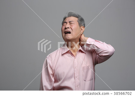東方男性老年人的面部表情 東方男性老年人的面部表情 38566702