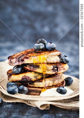 Blueberry ricotta pancakes  38567989