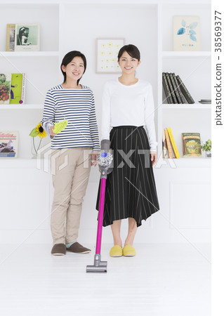 Mother and daughter to clean with 2 people Mother and daughter to clean with 2 people 38569377