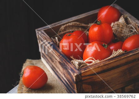 Red ripe tomatoes Red ripe tomatoes 38569762