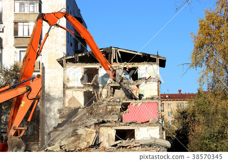 Demolition of an old house. Moscow, Russia 38570345