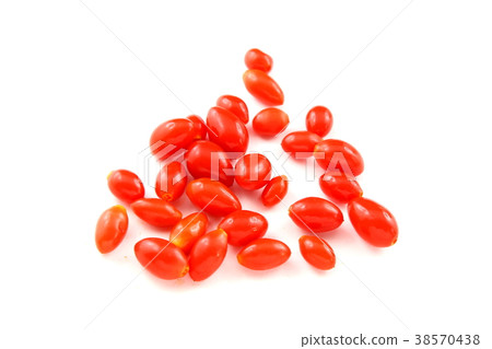 fresh goji berries isolated on a white background 38570438