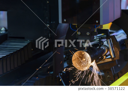 The fiber laser cutting machine  38571122