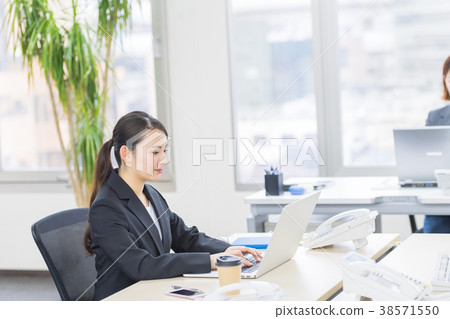 女商人，辦公室，個人計算機 38571550