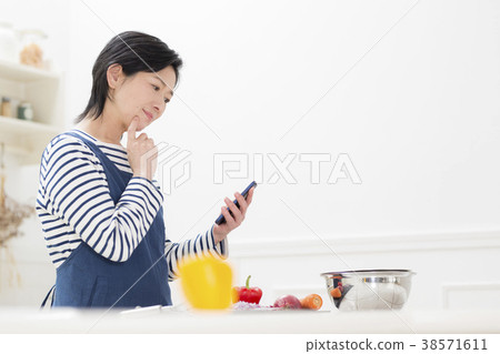 審查與智能手機的主婦一個菜單 審查與智能手機的主婦一個菜單 38571611