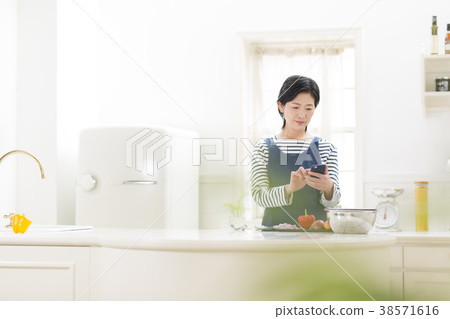 審查與智能手機的主婦一個菜單 審查與智能手機的主婦一個菜單 38571616