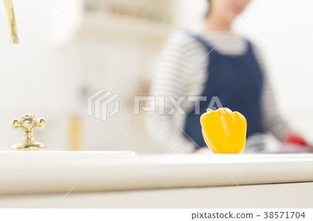 家庭主婦做飯 38571704