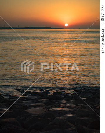 Sunset time 38571772