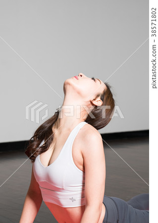 yoga yoga 38571802