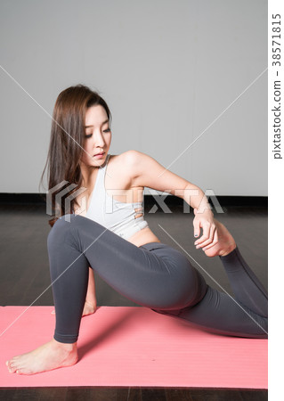 yoga yoga 38571815