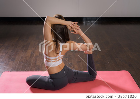 yoga yoga 38571826