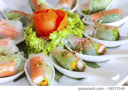 Fresh spring rolls 38572540