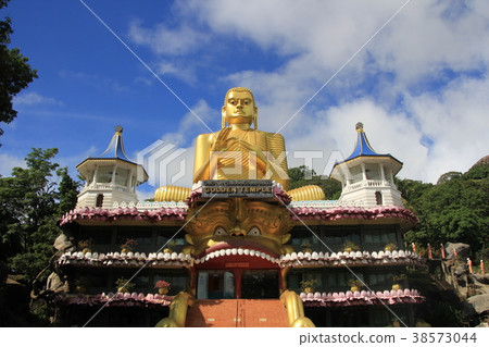 Dambulla cave temple 1 38573044