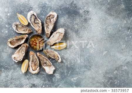 Fresh oysters 38573957