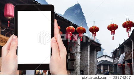tourist photograps Xing Ping town in China 38574267