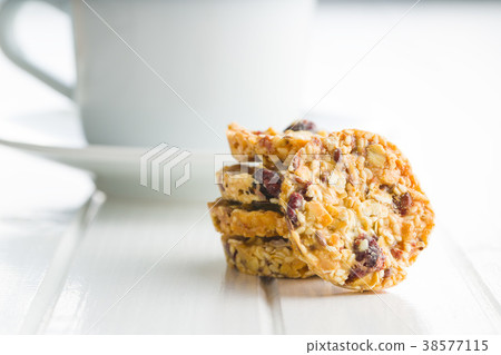 Oatmeal cookies, granola cookies. 38577115