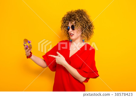 Attractive woman with curly hair with disc Attractive woman with curly hair with disc 38578423
