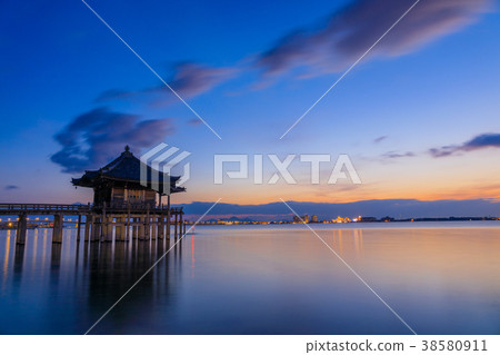Dawn of the floating place 38580911