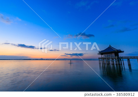 浮動的黎明 38580912