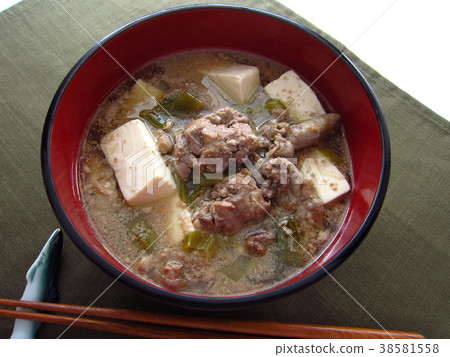 Delicious miso soup with liver 38581558