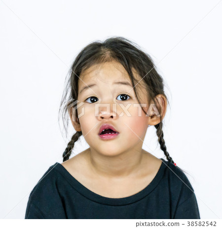 Asian little girl 38582542