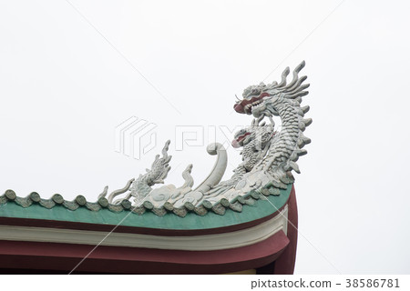 Chinese dragon head isolated on white background 38586781
