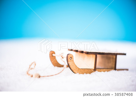 Vintage wooden snow sledge in snow 38587408