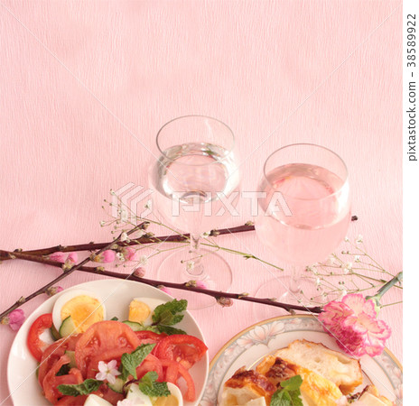 A toast with wine 38589922