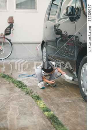 watering, playing in water, watering plants 38589987