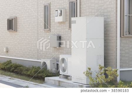 Water heater and operation control panel of a house equipped with a solar power system 38590183