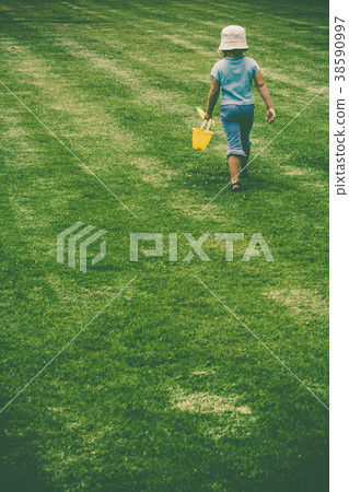 Walking girl 38590997
