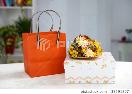 Gifts and bouquets 38591807